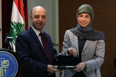 الوزيرة عز الدين في حلقة نقاشية في جامعة هايكازيان