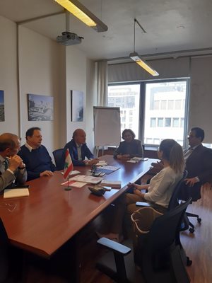 A delegation from the World Bank visited the Ministry of Administrative Development to propose solutions for managing the solid waste sector