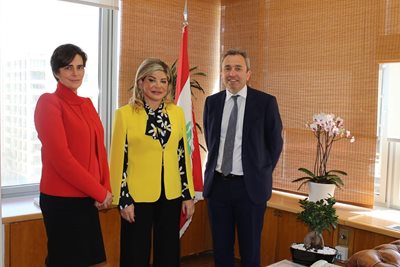 استقبلت وزيرة الدولة لشؤون التنمية الإدارية الدكتورة مي شدياق في مكتبها في الوزارة السفير البريطاني في ​لبنان​ كريس رامبلنغ والسفيرة الكندية ايمانويل لامورو