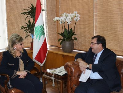 استقبلت وزيرة الدولة لشؤون التنمية الإدارية في مكتبها في الوزارة، سفير فرنسا في لبنان برونو فوشيه